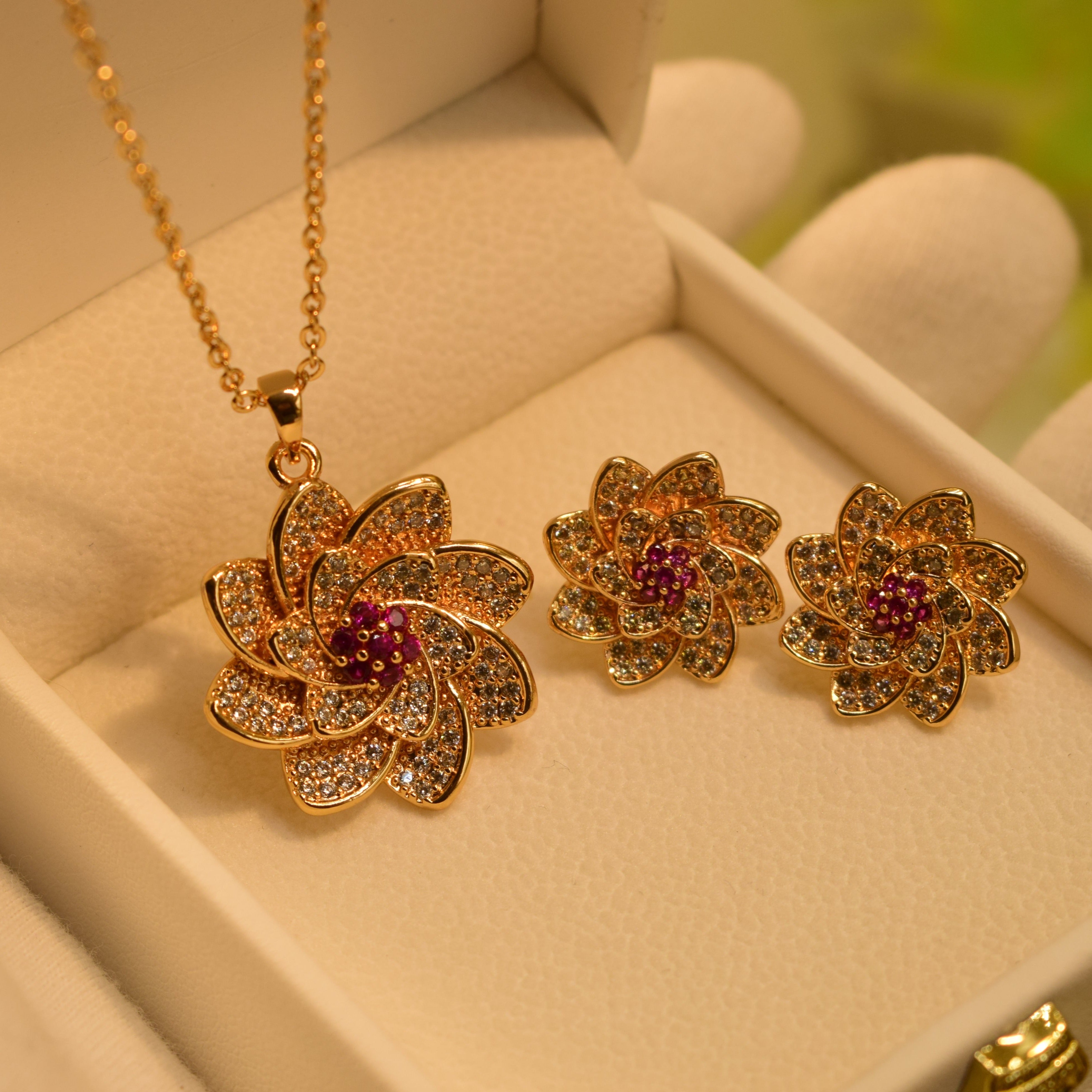 Stylish Gold Plated Necklace Set for Girls/Women