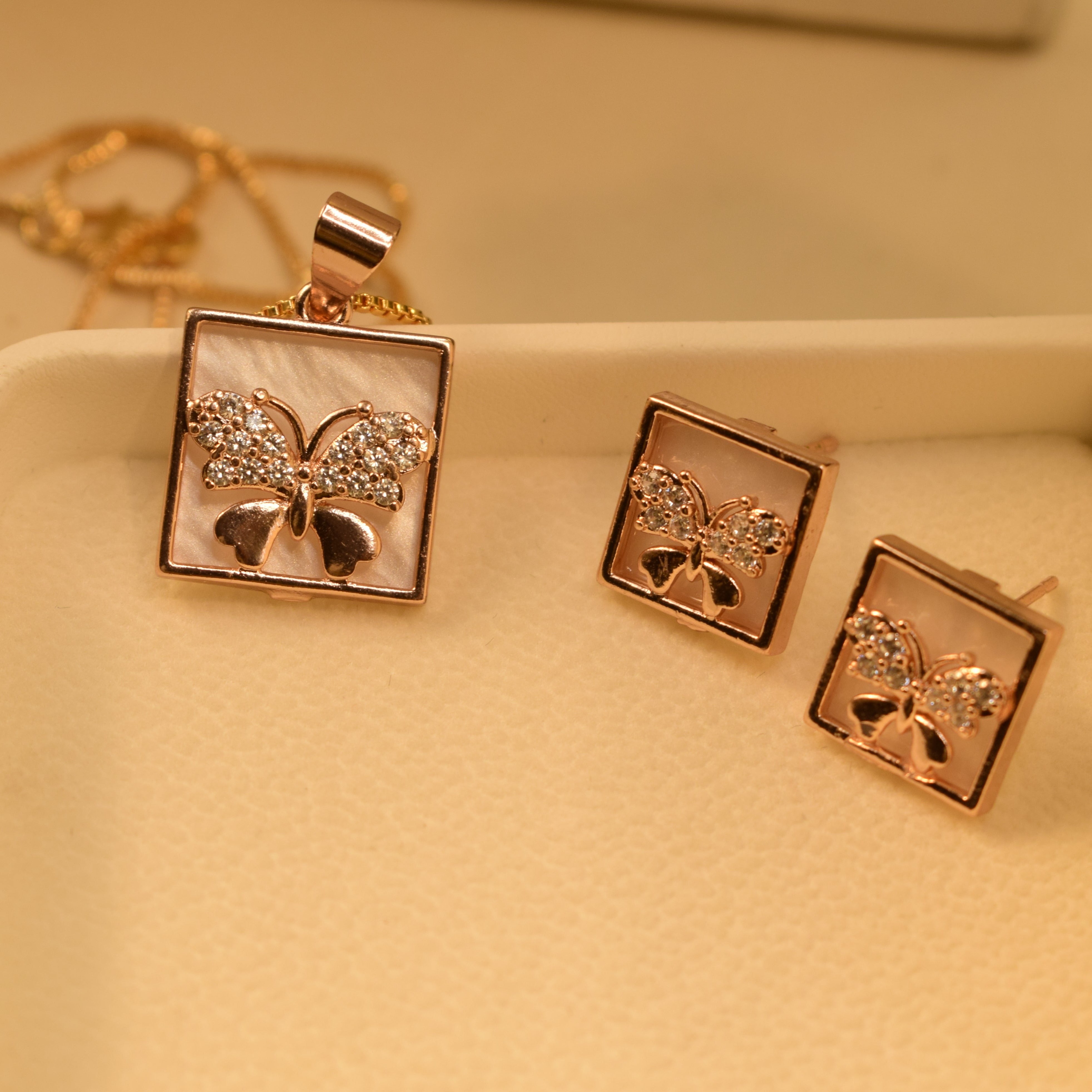 Elegant Butterfly Design Necklace Set for Girls/Women