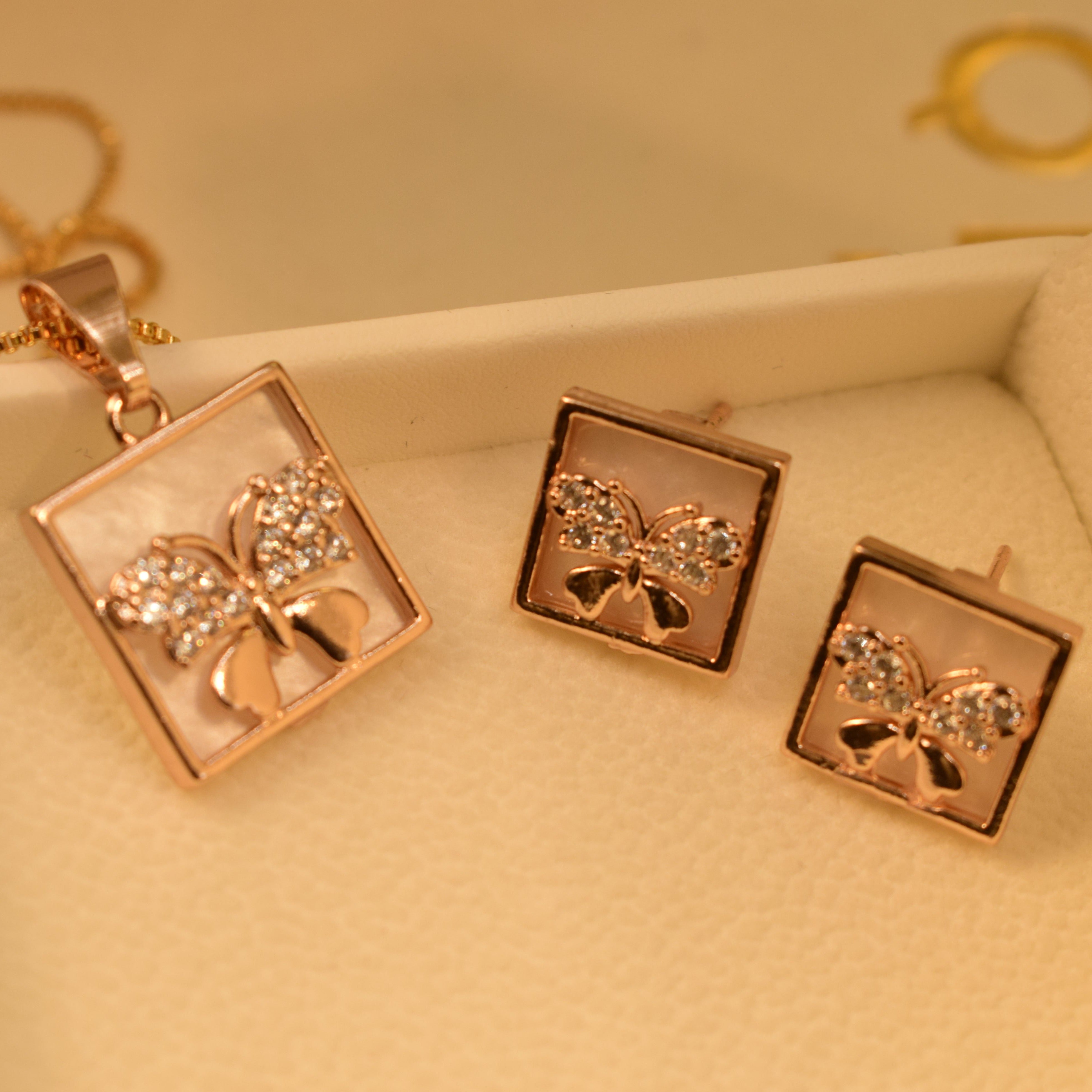 Elegant Butterfly Design Necklace Set for Girls/Women