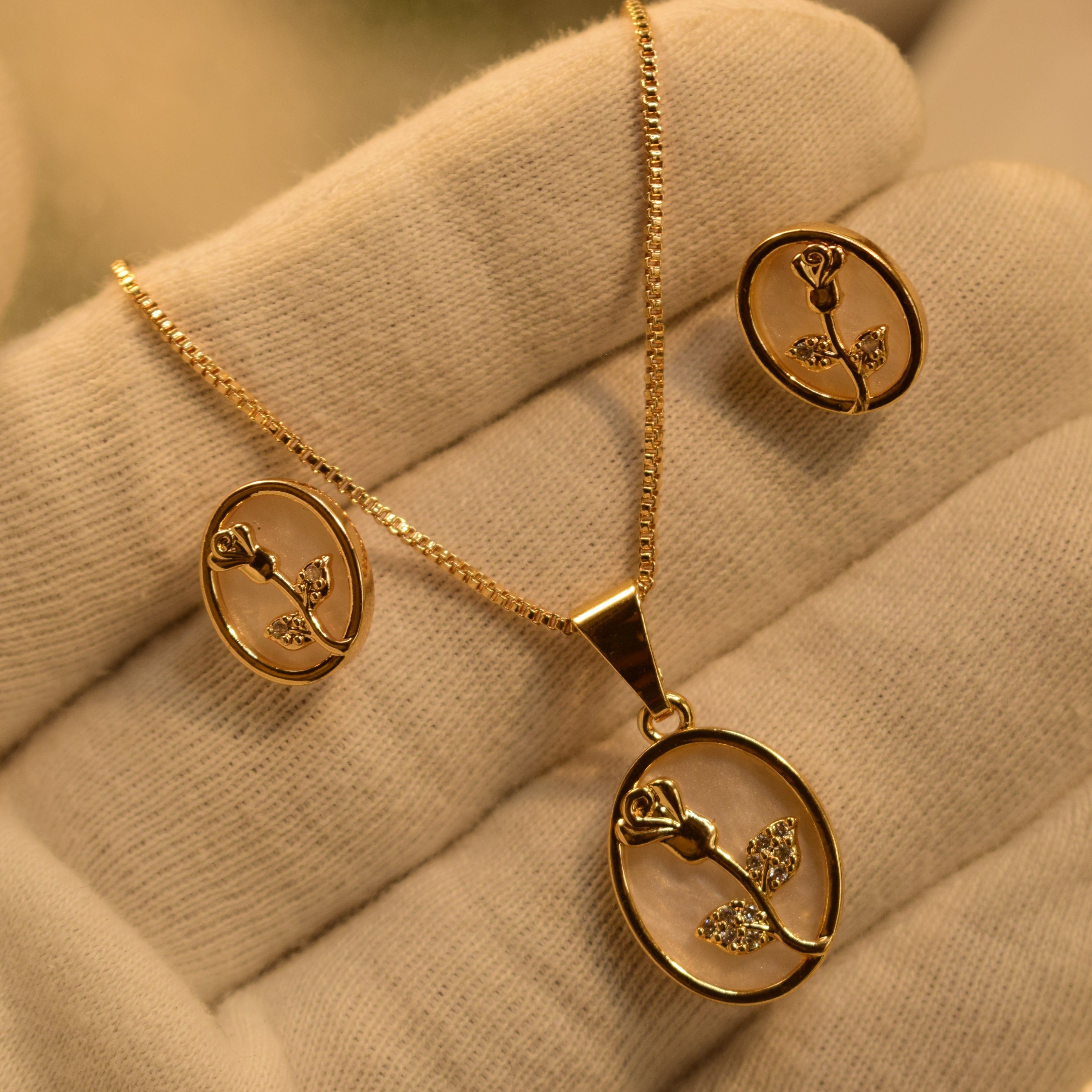 Beautiful Flower Design Necklace Set for Girls/Women