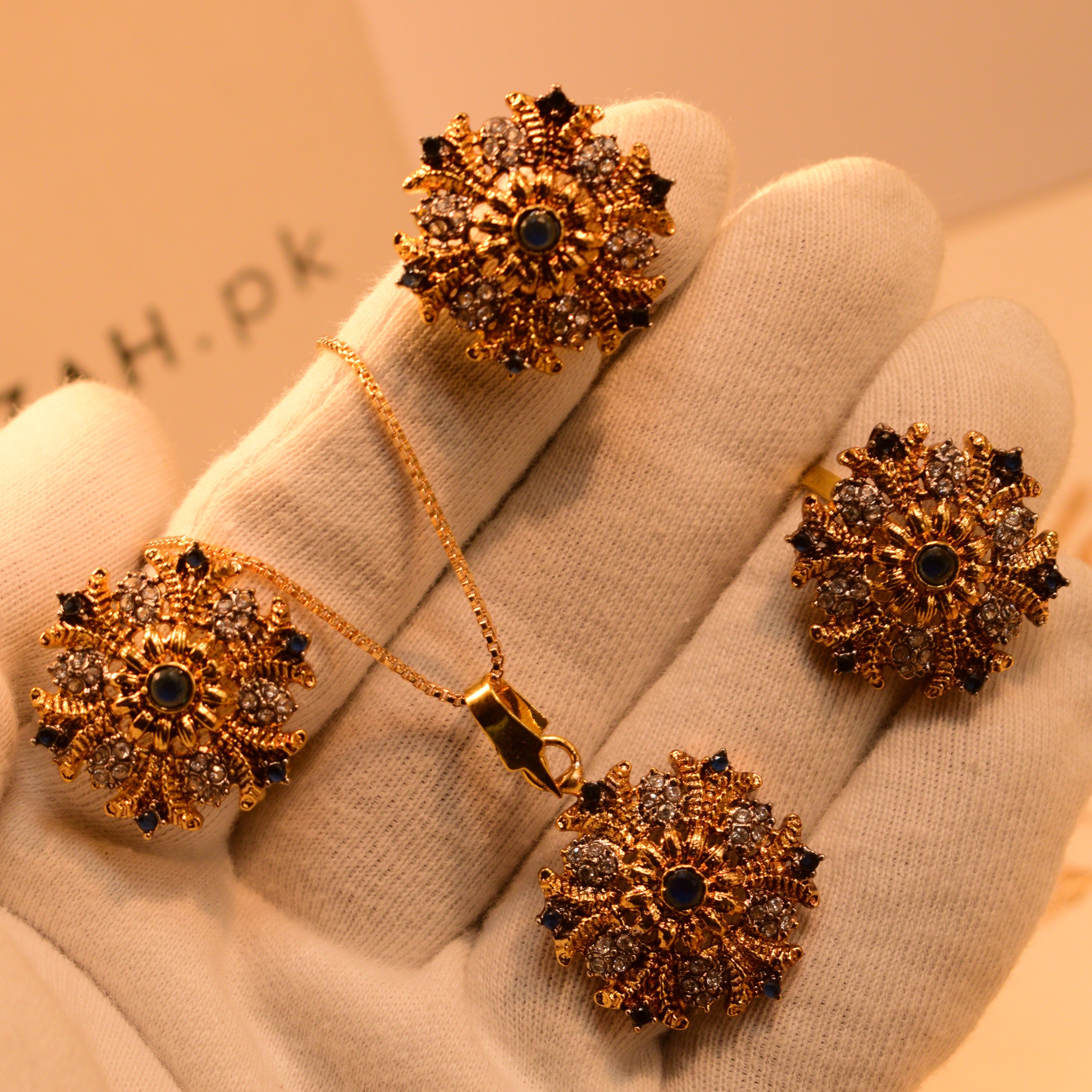 Beautiful Design Gold Plated Real Stones Necklace Set for Girls/Women