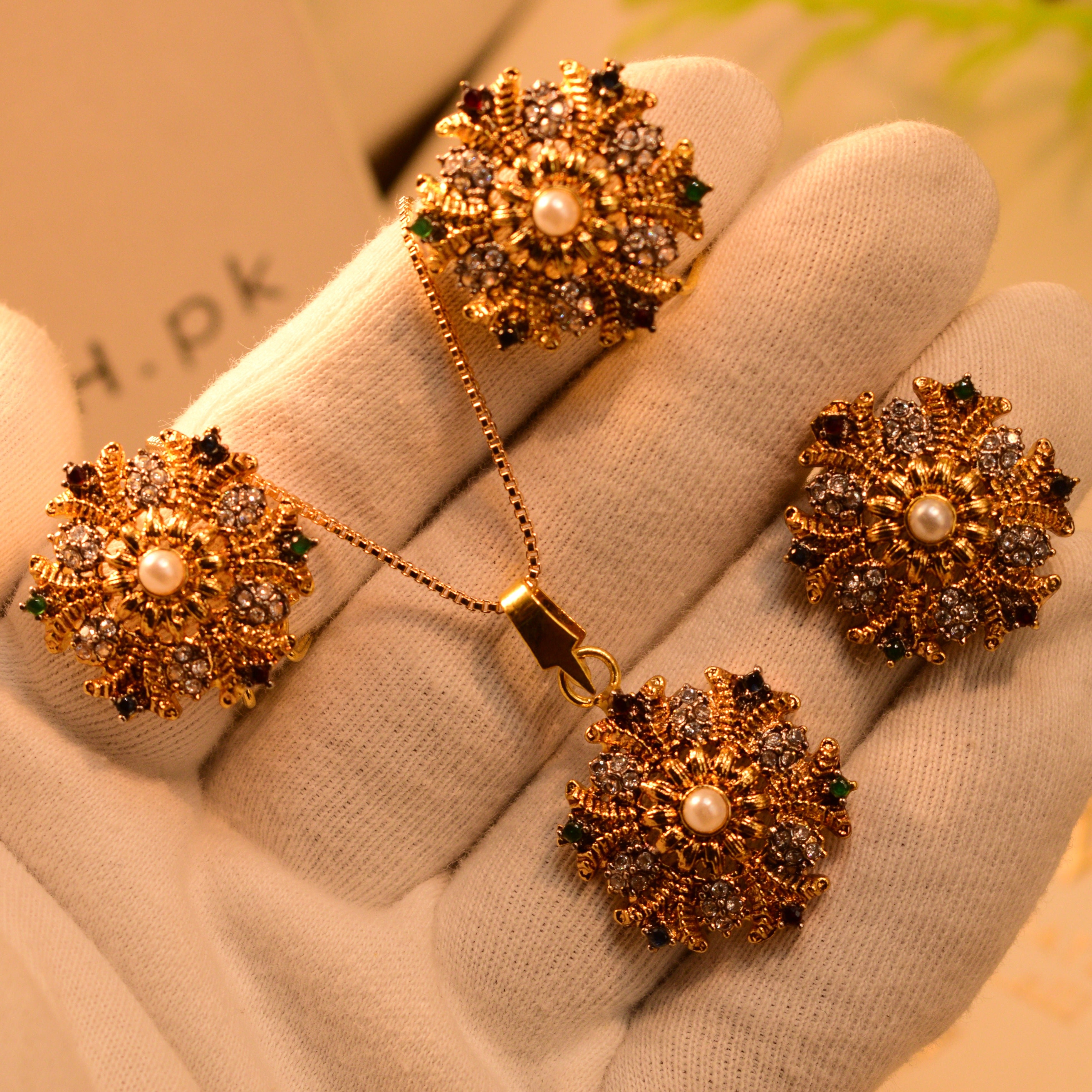 Beautiful Design Gold Plated Real Stones Necklace Set for Girls/Women