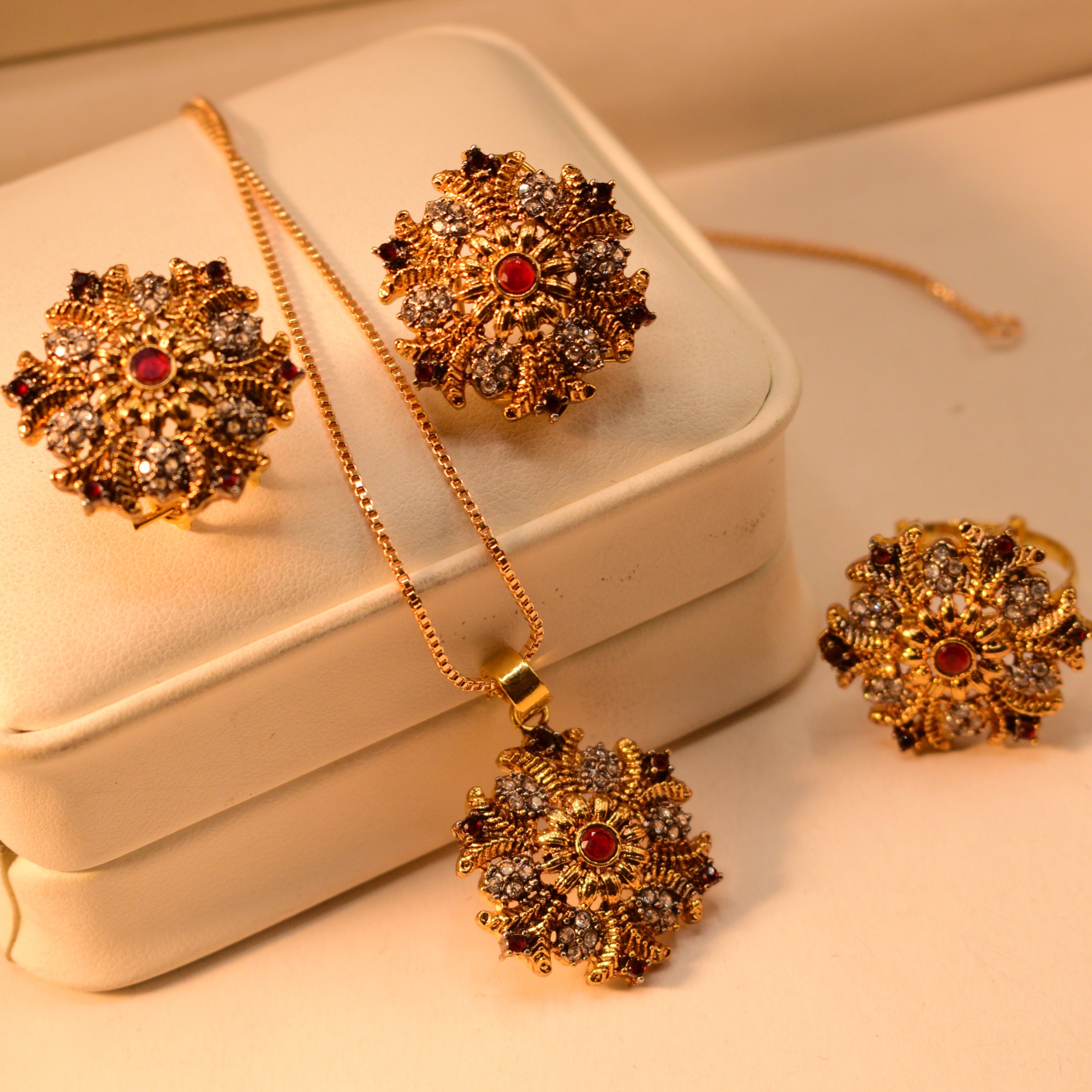 Beautiful Design Gold Plated Real Stones Necklace Set for Girls/Women