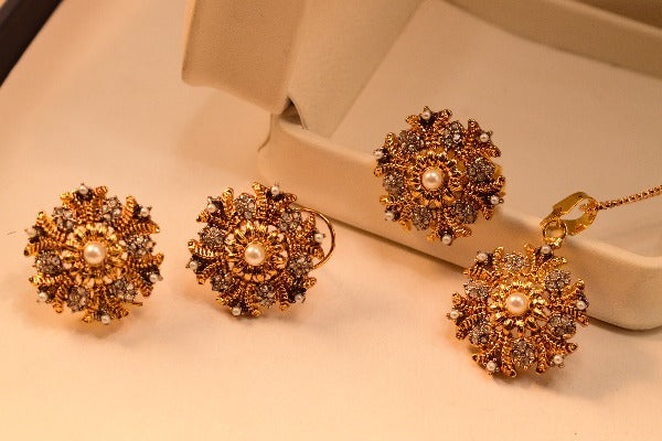 Beautiful Design Gold Plated Real Stones Necklace Set for Girls/Women