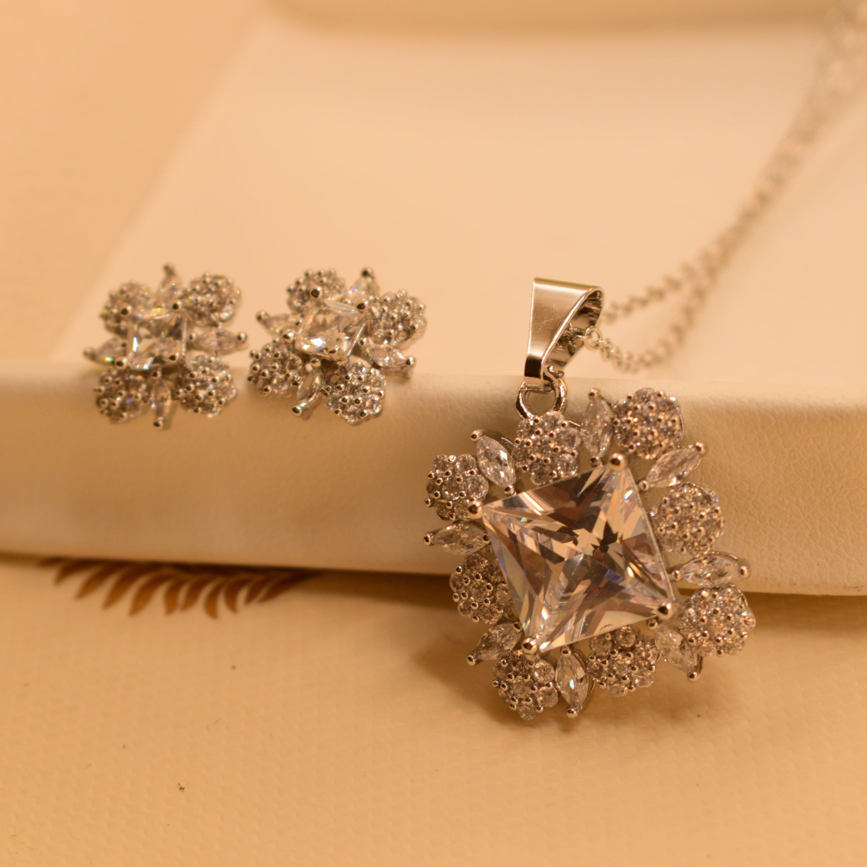 1K Classic Gold Plated Necklace Set For Girls/Women