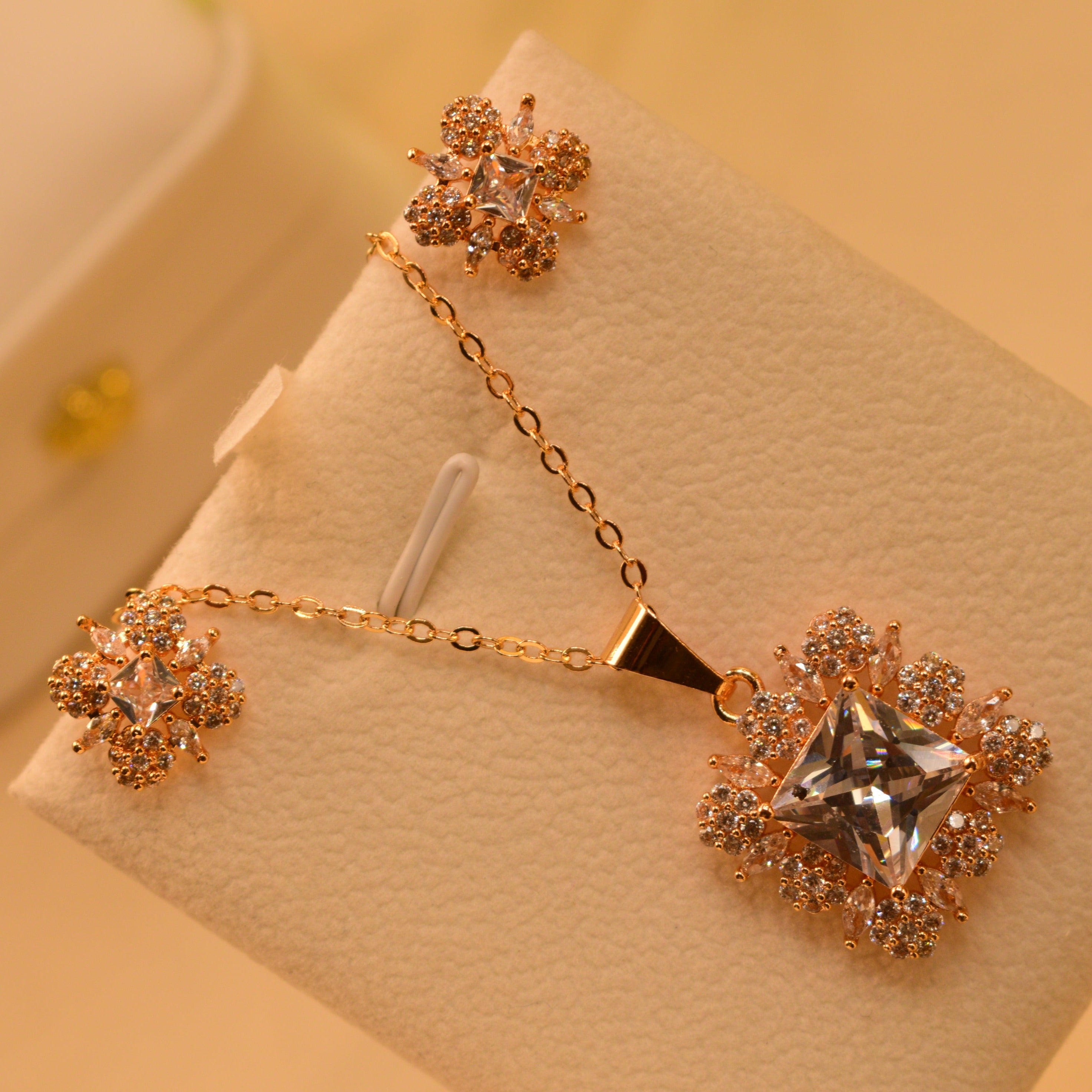 1K Classic Gold Plated Necklace Set For Girls/Women