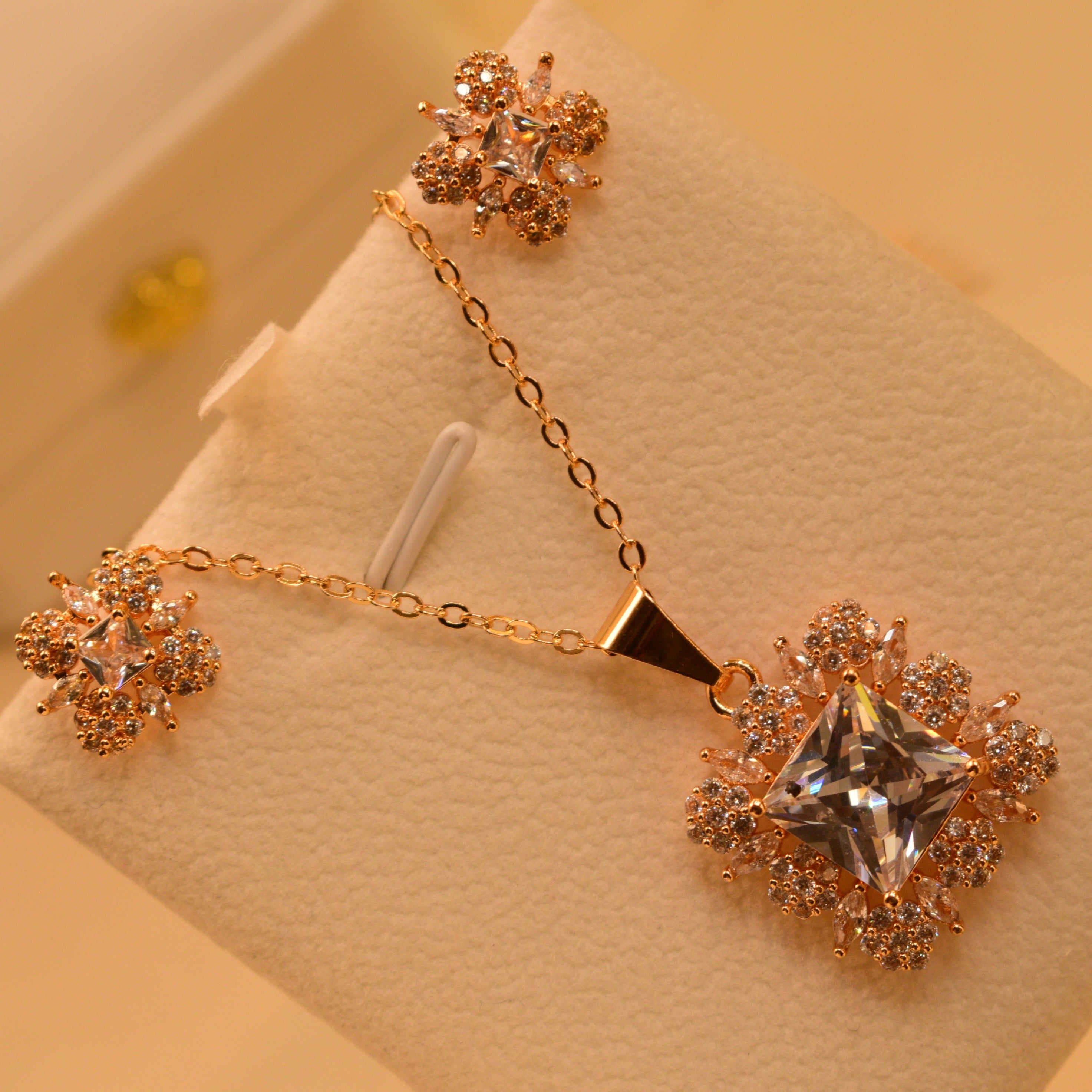 1K Classic Gold Plated Necklace Set For Girls/Women