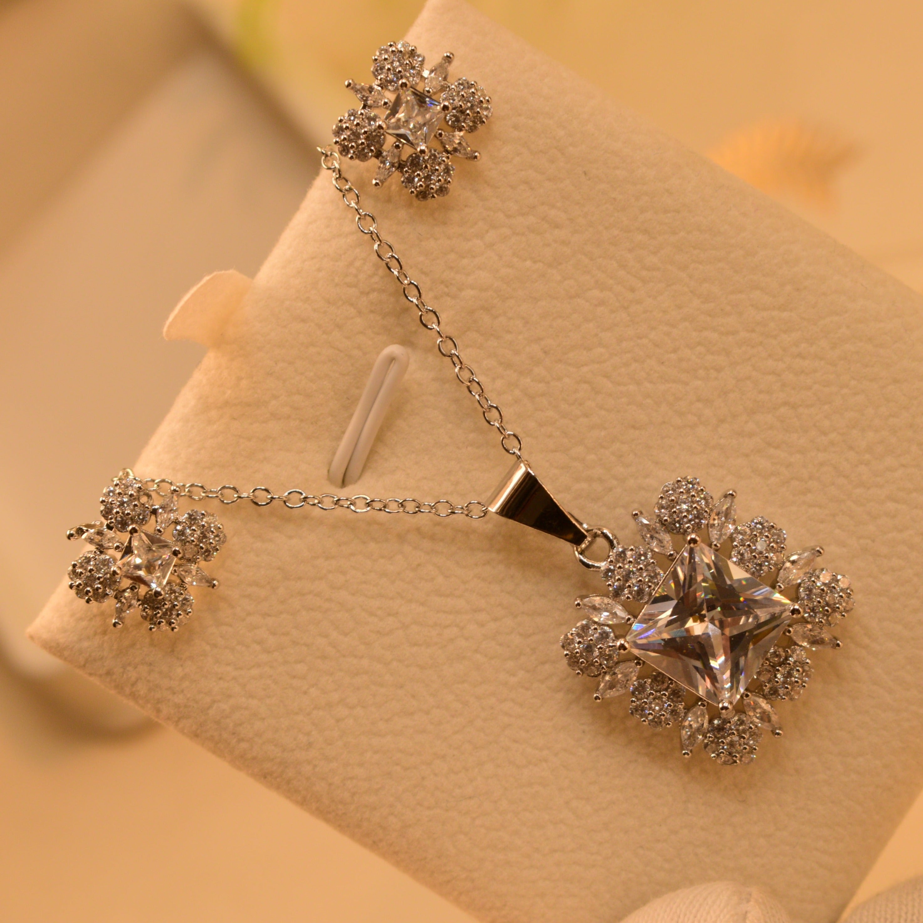 1K Classic Gold Plated Necklace Set For Girls/Women