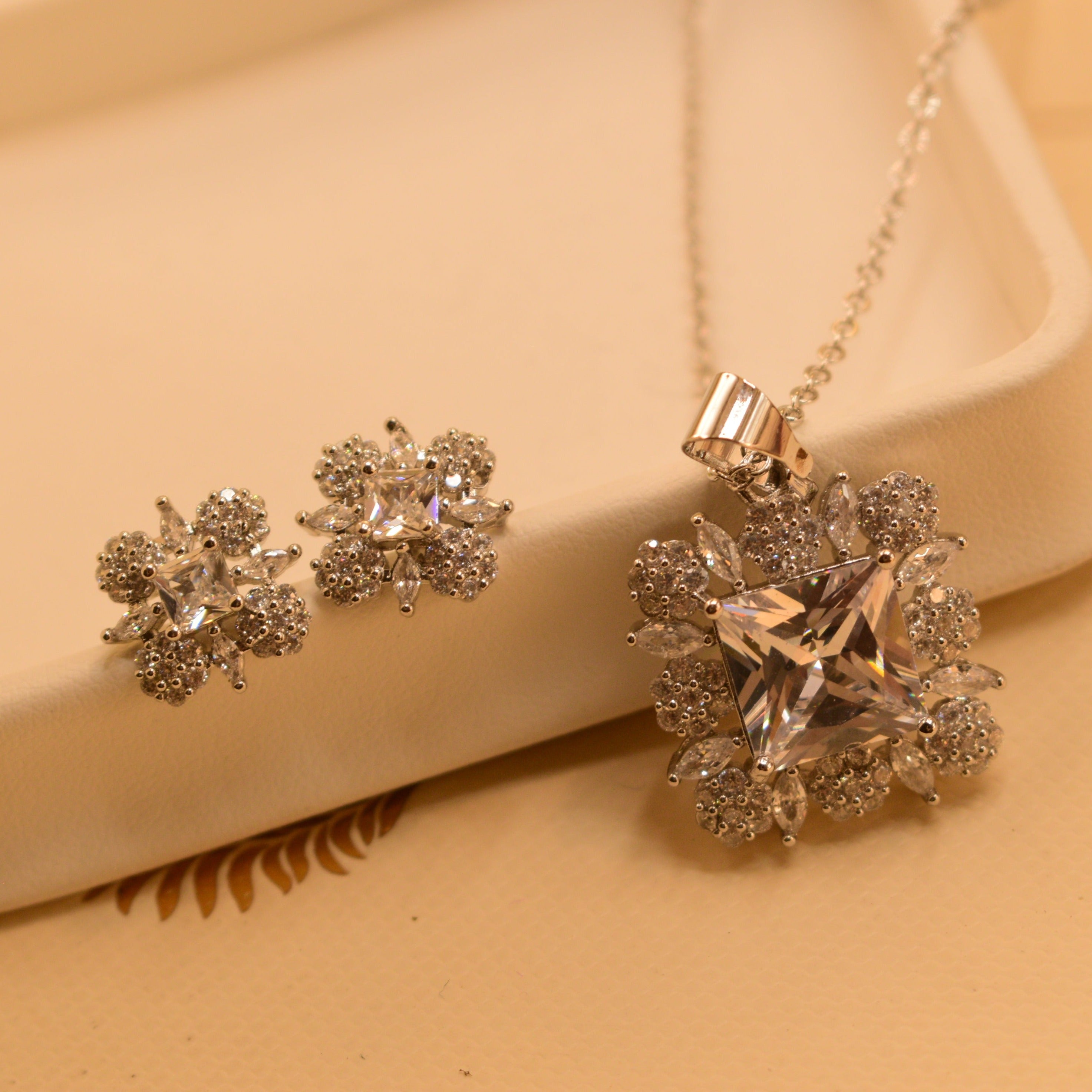 1K Classic Gold Plated Necklace Set For Girls/Women