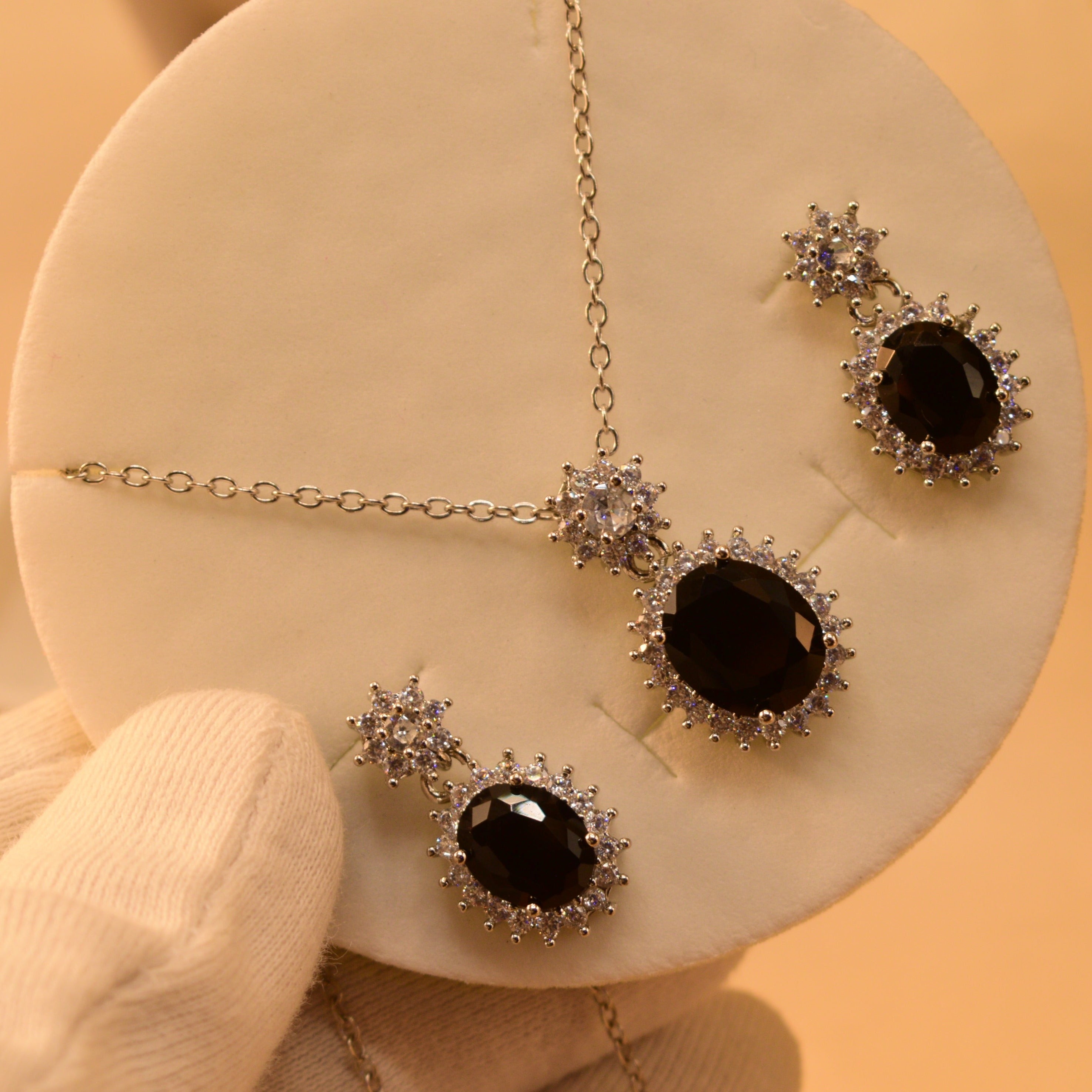 Glamorous Crystal Necklace Set For Girls/Women