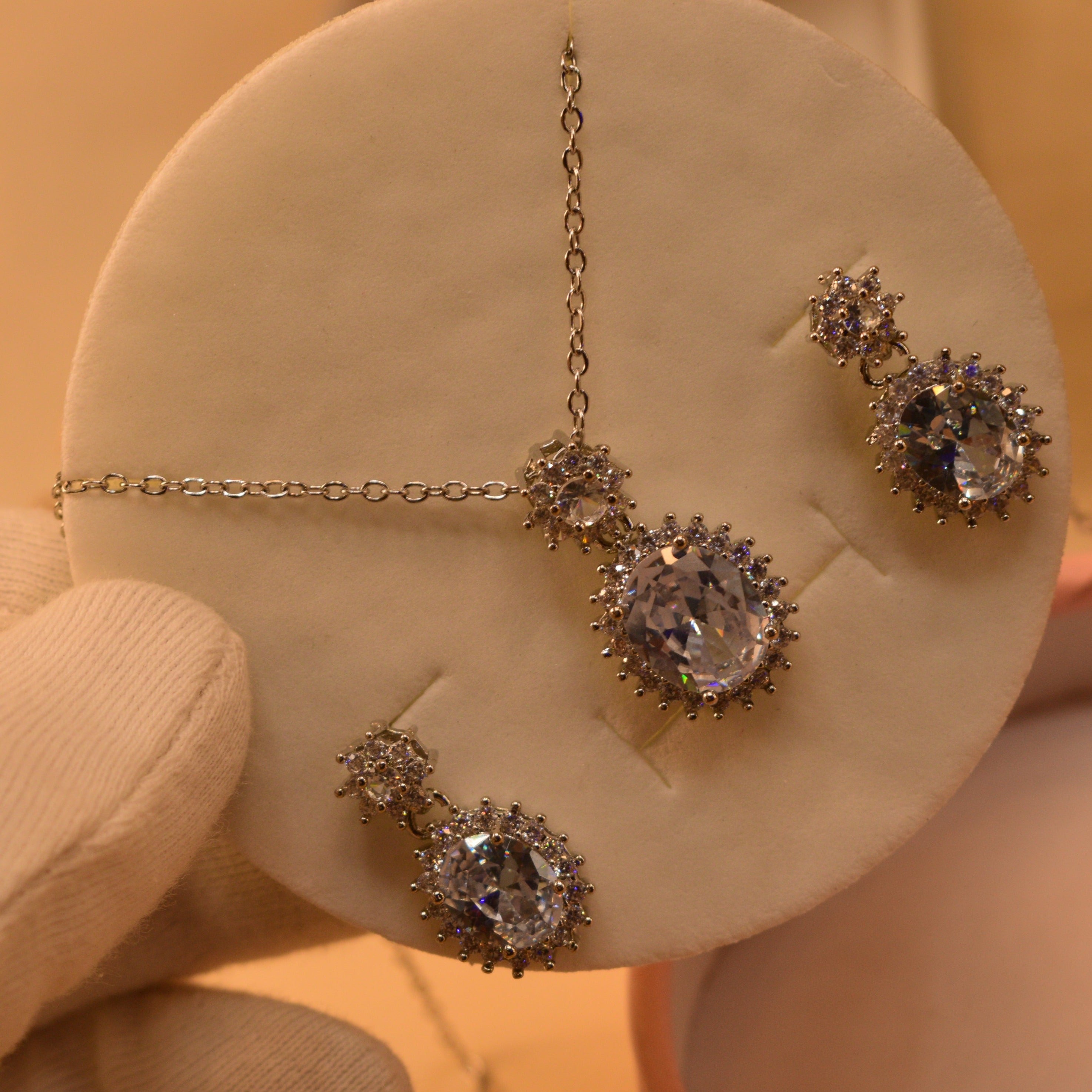 Glamorous Crystal Necklace Set For Girls/Women