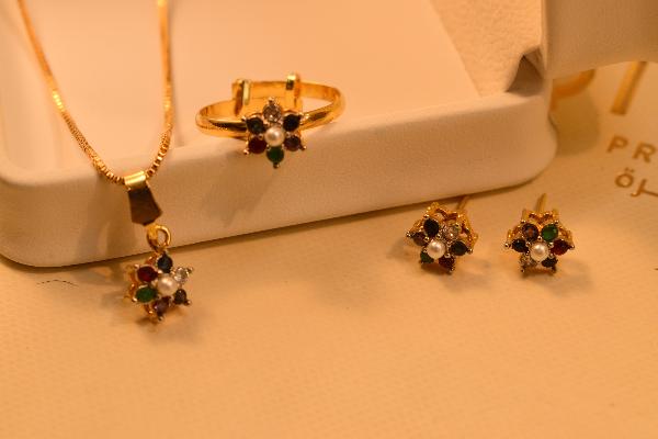 Luminous Gold Plated Flower Design Necklace Set For Girls/Women