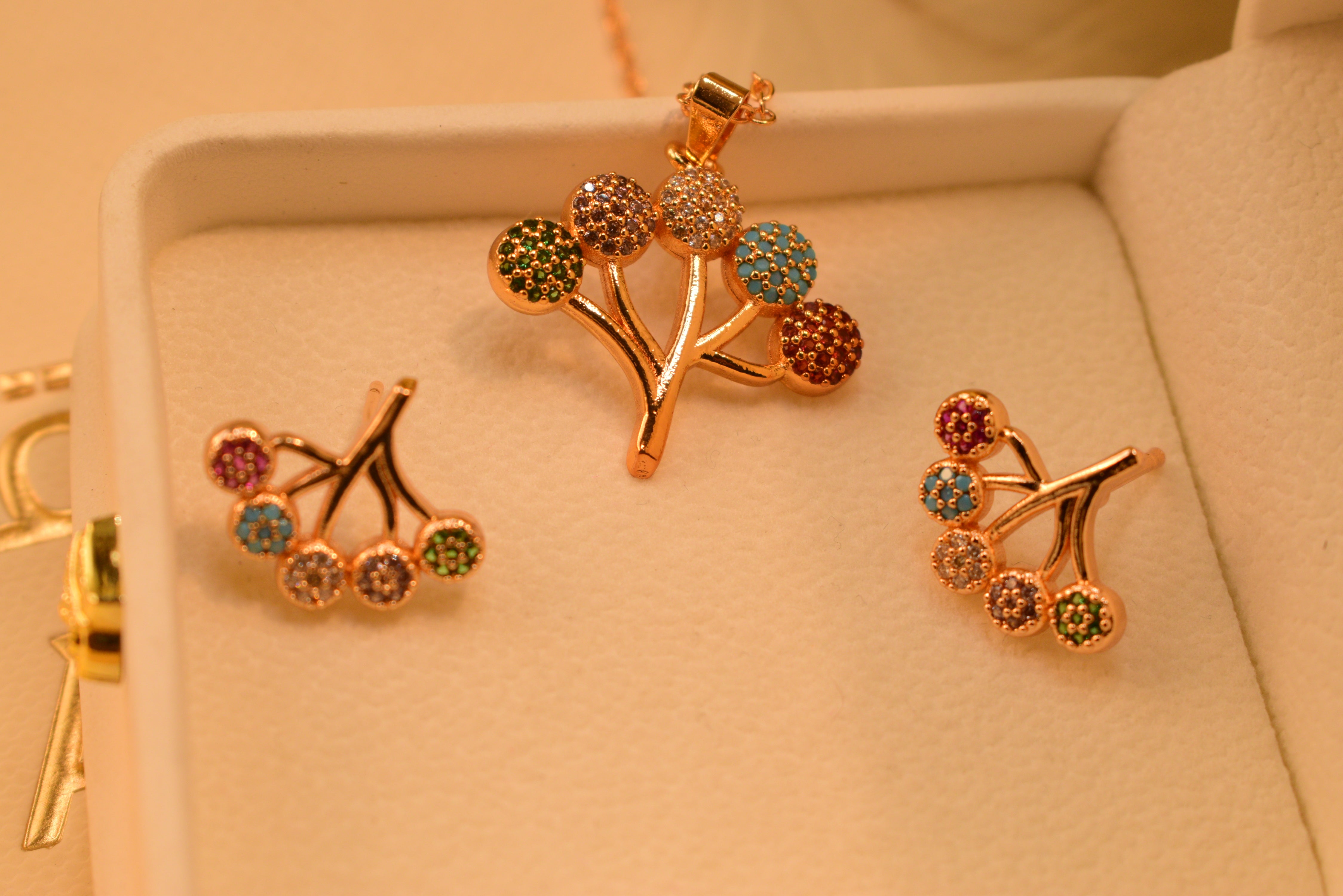 Luminous Flower Design Real Stones Necklace Set For Girls/Women