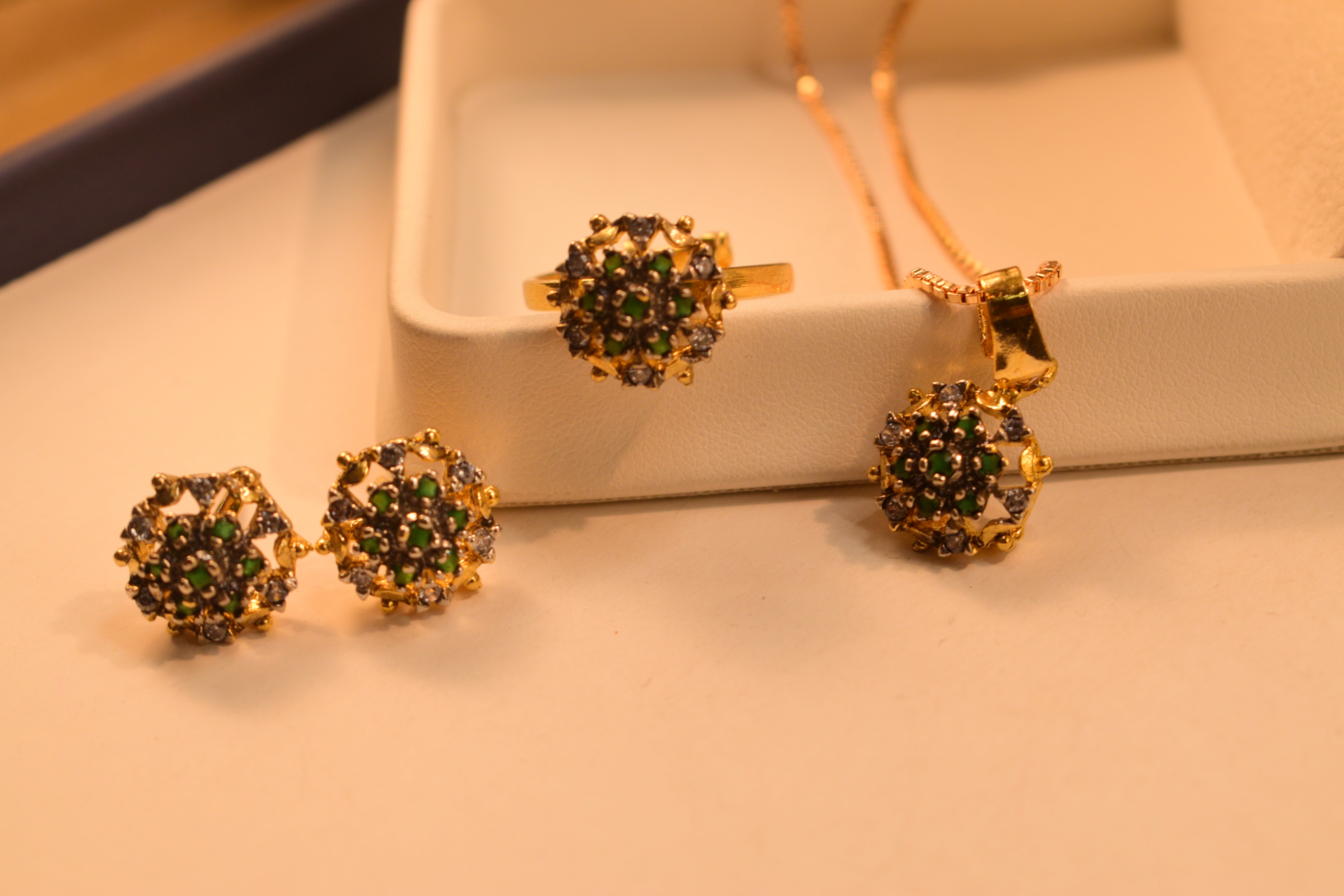Luminous Elegant Real Stones Necklace Set for Girls/Women