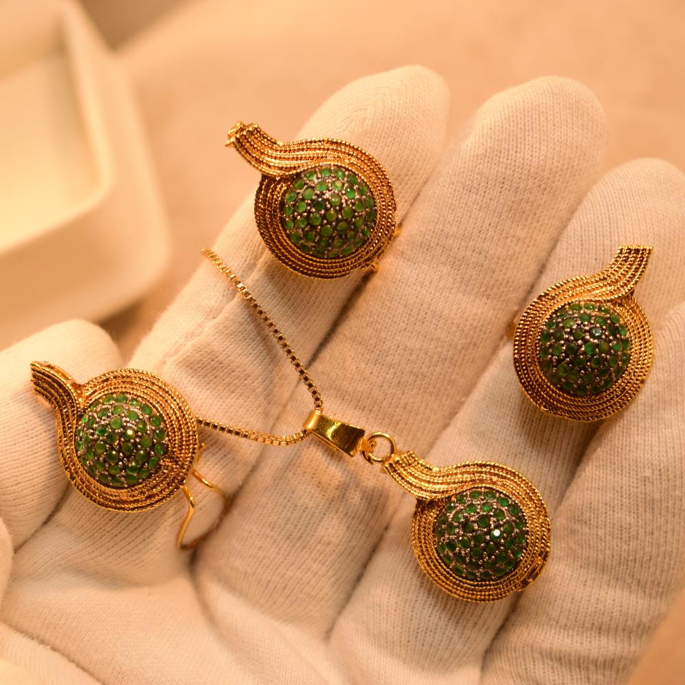 Glamorous 24K Gold Plated Crystal Stones Necklace Set for Girls/Women