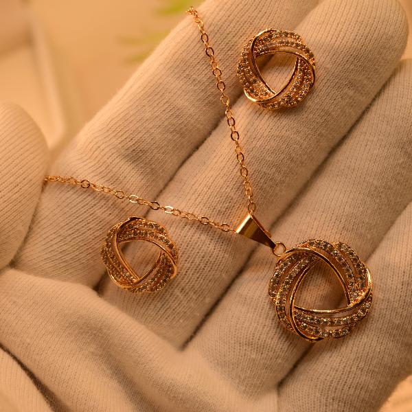 Beautiful Stylish Design Crystal Stones Necklace Set for Girls/Women