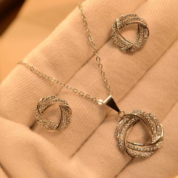 Beautiful Stylish Design Crystal Stones Necklace Set for Girls/Women