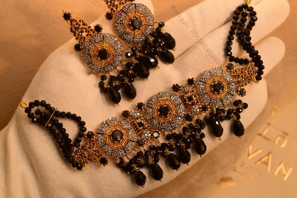 Dazzling Unique Design Real Stones Necklace Set for Girls/Women