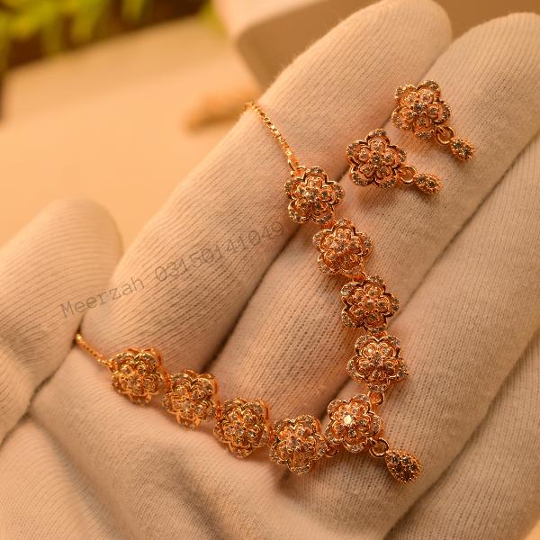 Beautiful Unique Design Gold Plated Necklace Set for Girls/Women