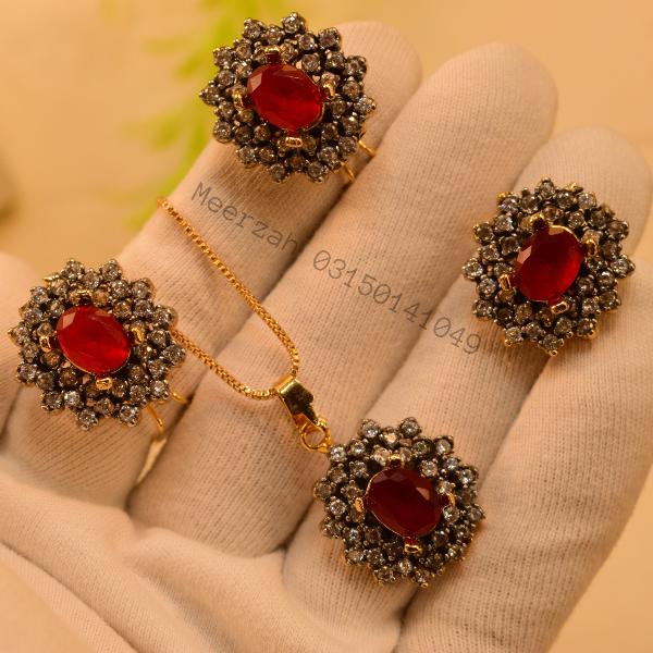 Luminous Stylish Design Real Stones Necklace Set for Girls/Women