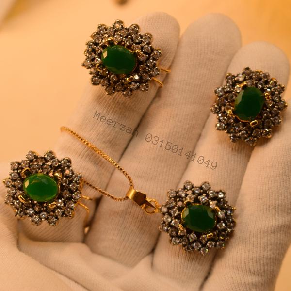 Luminous Stylish Design Real Stones Necklace Set for Girls/Women