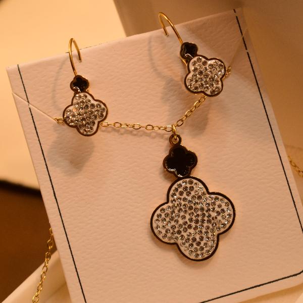 Fancy Flower Design Gold Plated Necklace Set for Girls/Women