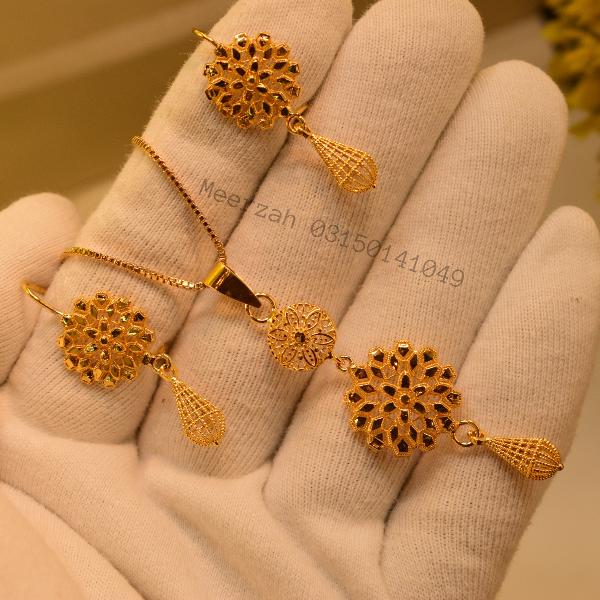 Elegant Fancy Design Gold Plated Necklace Set for Girls/Women