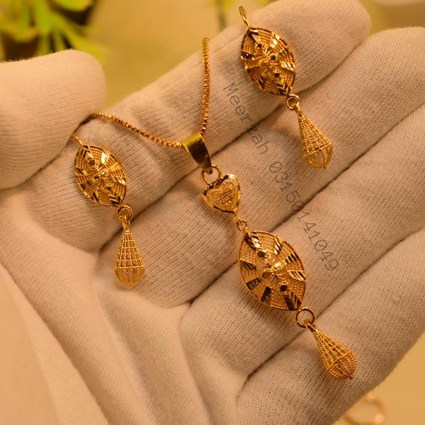 Glamorous Design Gold Plated Necklace Set for Girls/Women