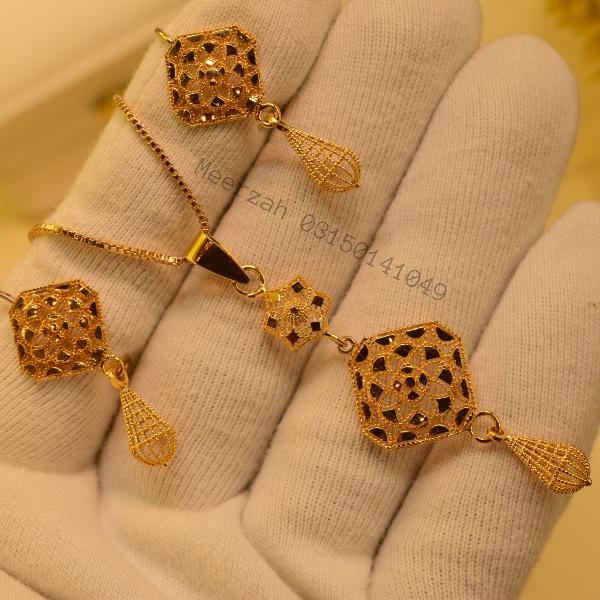 Beautiful Unique Design Gold Plated Necklace Set for Girls/Women