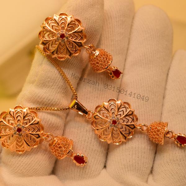 Luxury Gorgeous Design Gold Plated Necklace Set for Girls/Women