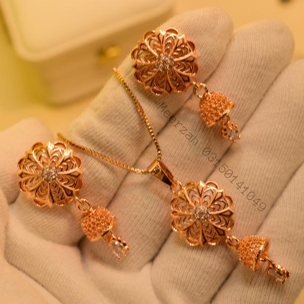 Luxury Gorgeous Design Gold Plated Necklace Set for Girls/Women