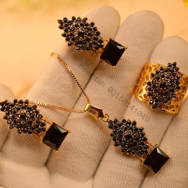 Stylish Glamorous Design Real Stones Necklace Set for Girls/Women