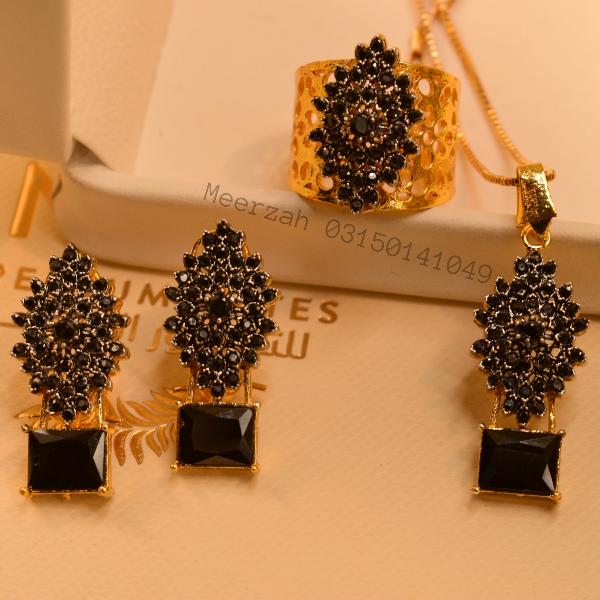 Stylish Glamorous Design Real Stones Necklace Set for Girls/Women