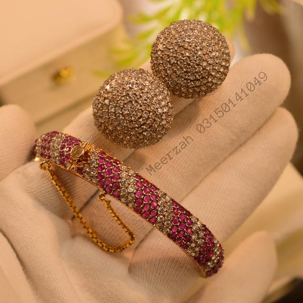 Luxury Design Crystal Stones Gold Plated Bangle Set for Girls/Women