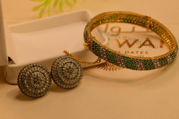 Luxury Design Crystal Stones Gold Plated Bangle Set for Girls/Women