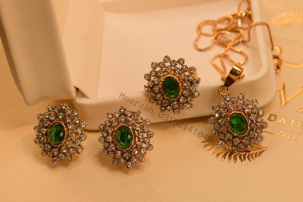 Stylish Design Real Stones Gold Plated Necklace Set for Girls/Women