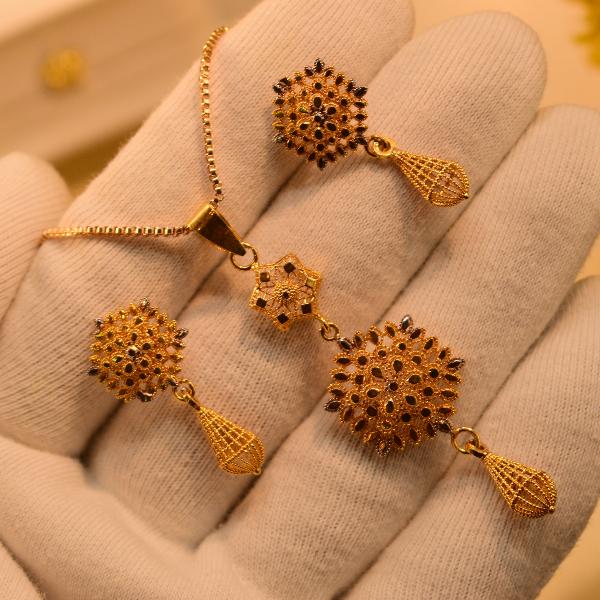 Elegant Beautiful Design Gold Plated Necklace Set for Girls/Women