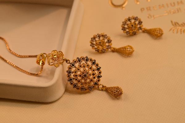 Stylish Unique Design Gold Plated Necklace Set for Girls/Women