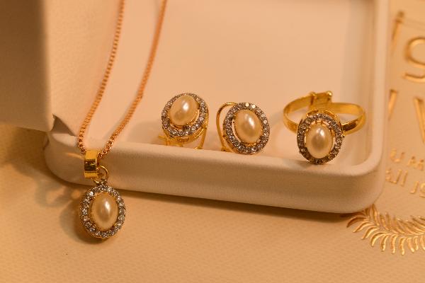Fancy Unique Real Stones Gold Plated Necklace Set for Girls/Women