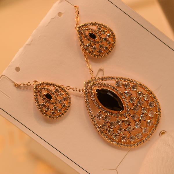 Elegant Unique Design Crystal Stones Necklace Set for Girls/Women