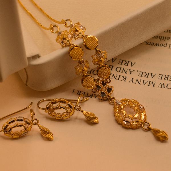 Gorgeous Unique Design Gold Plated Necklace Set for Girls/Women
