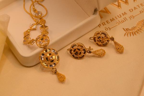 Beautiful Unique Design Gold Plated Necklace Set for Girls/Women