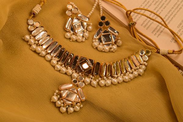 Elegant Design Real Stones Gold Plated Kundan Necklace Set for Girls/Women