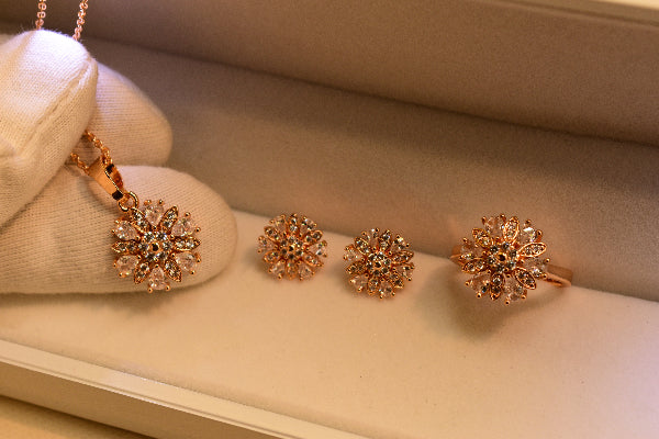 Gorgeous Design Gold Plated Crystal Stones Necklace Set for Girls/Women