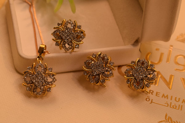 Beautiful Design Gold Plated Real Stones Necklace Set for Girls/Women