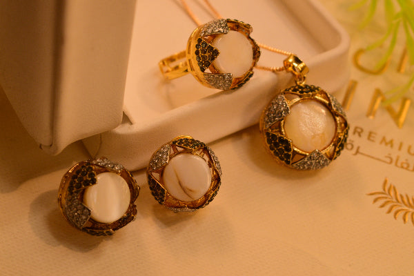 Gorgeous Design Gold Plated Real Stones Necklace Set for Girls/Women