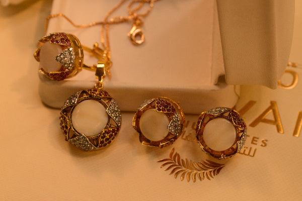 Gorgeous Design Gold Plated Real Stones Necklace Set for Girls/Women
