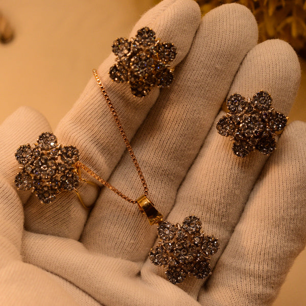 Elegant Flower Design Gold Plated Real Stones Necklace Set for Girls/Women