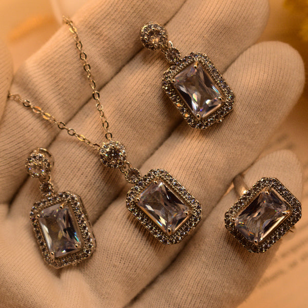 Gorgeous Unique Design Silver Plated Crystal Stones Necklace Set for Girls/Women
