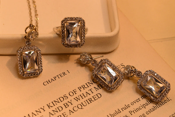 Gorgeous Unique Design Silver Plated Crystal Stones Necklace Set for Girls/Women